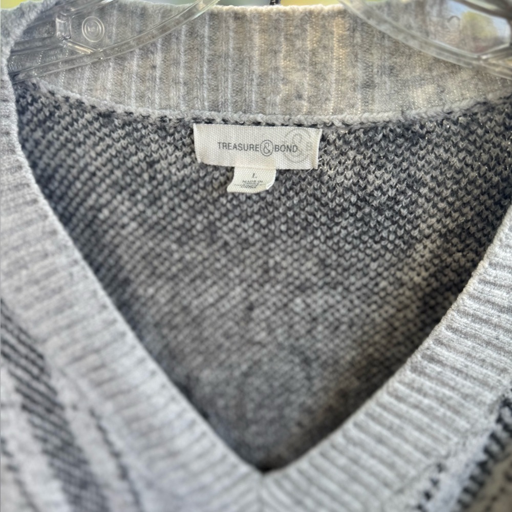 Treasure & Bond Light Gray V-Neck Sweater